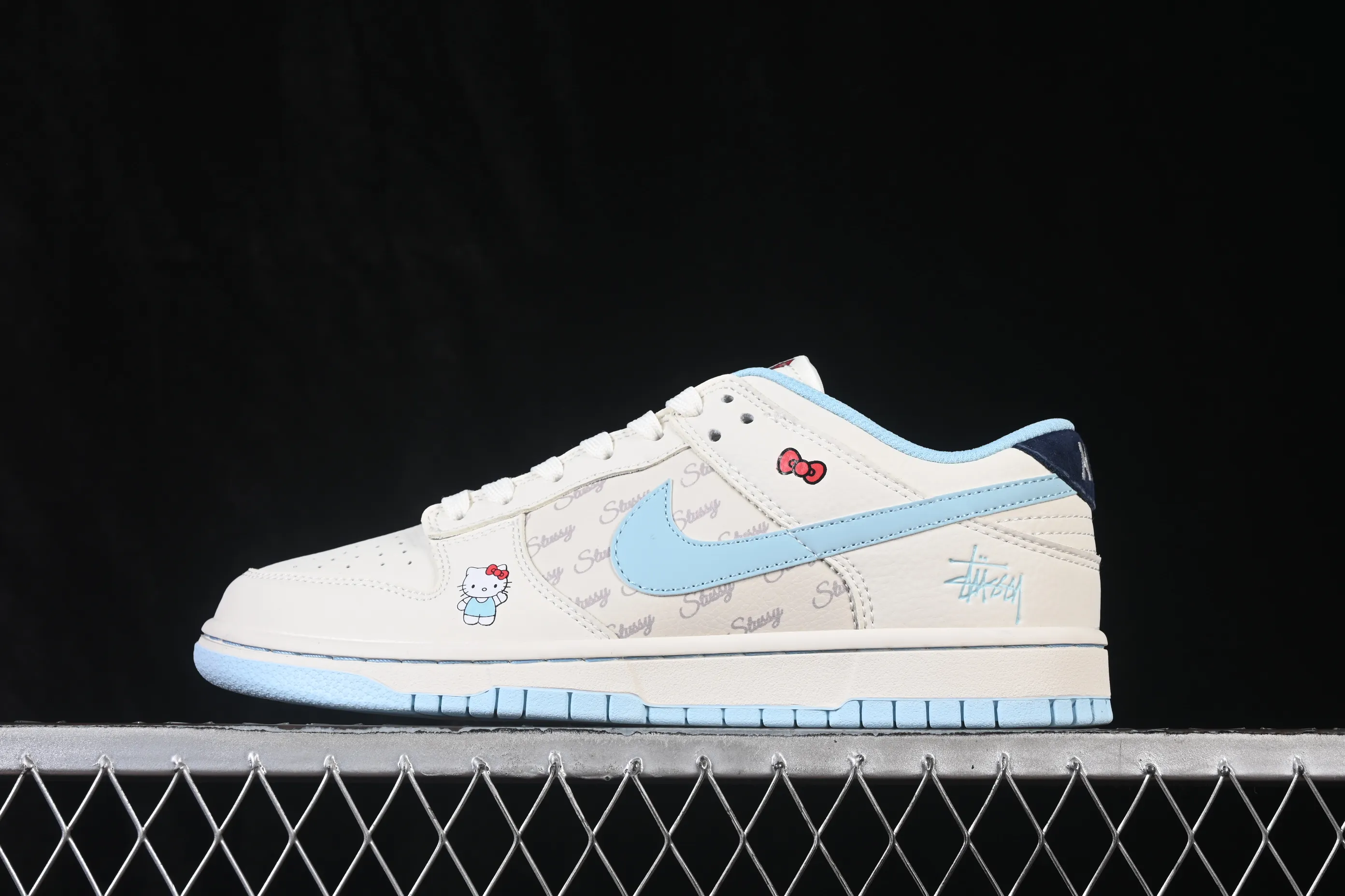 All categories Nk SB Dunk Series Nk SB Dunk Low High-end customized low-top sneakers Hello Kitty x Nike SB Dunk Low Sweet crit High-end customized low-top casual sneakers FV3694-010